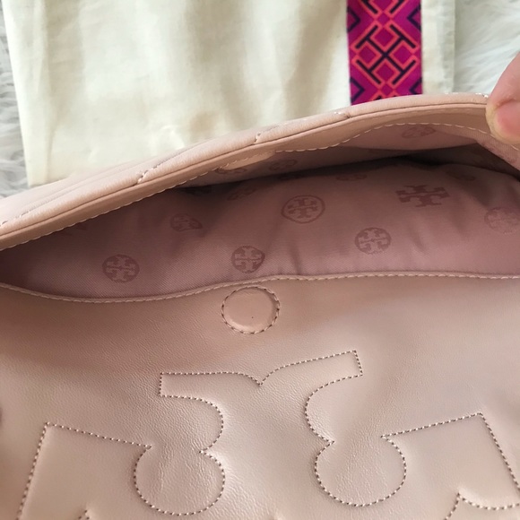 New✨Tory Burch Alexa Quilted shoulder Tote - Picture 5 of 8